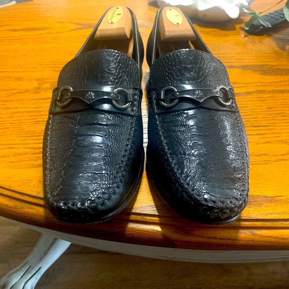 Black Mezlan loafers. Ostrich. Size 10.